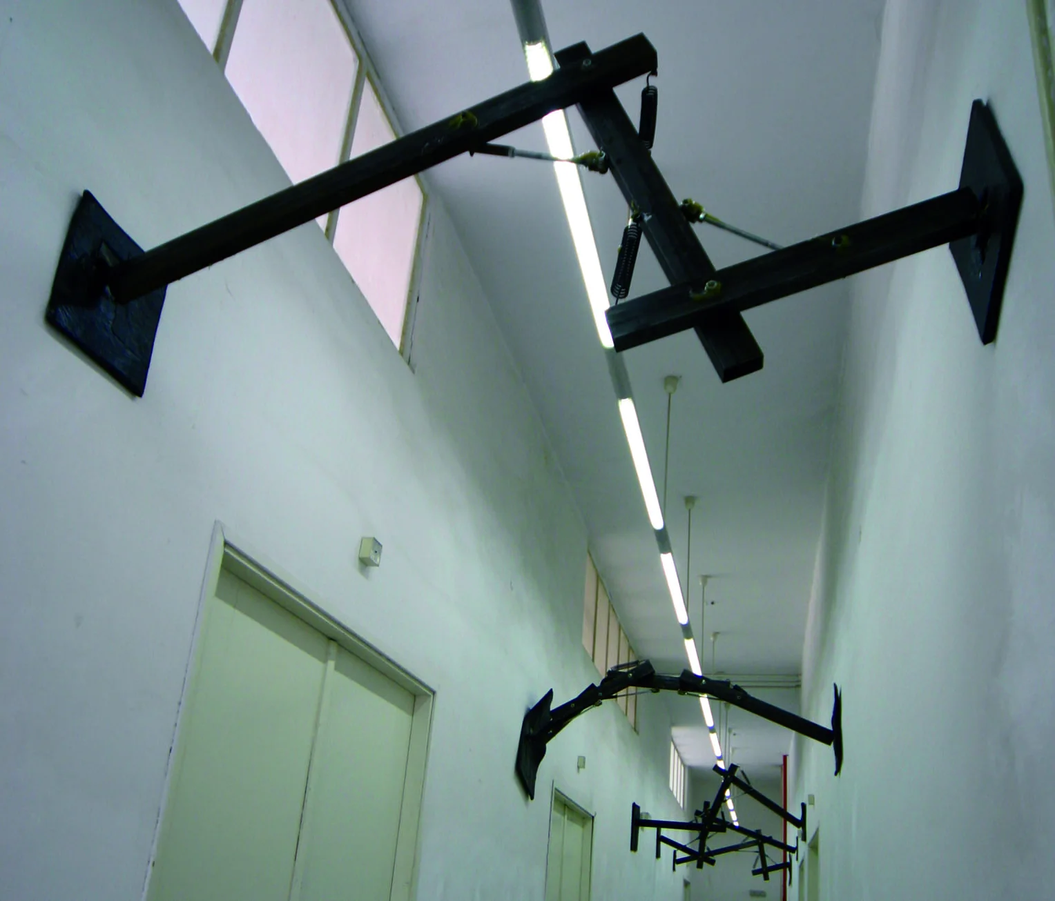 Konstrukcije u hodniku, 2004 — fotografija 3