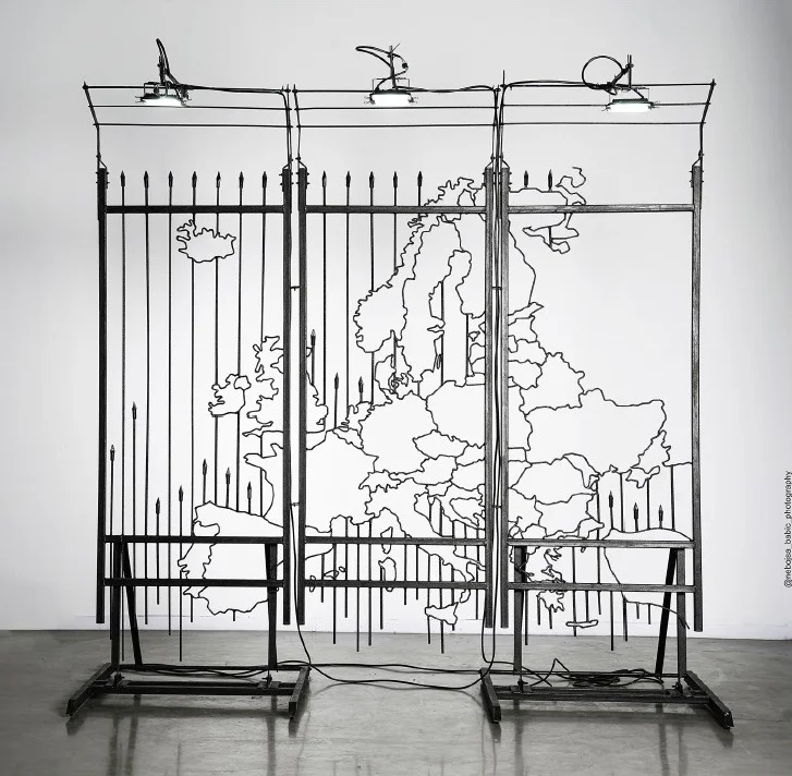 TRIJUMFALNA OGRADA /FENCE DE TRIOMPHE/