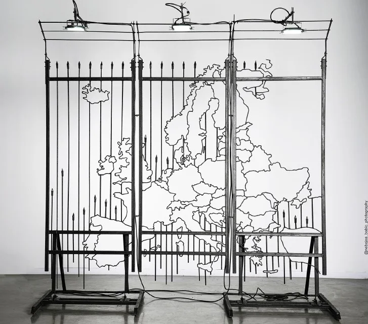 TRIJUMFALNA OGRADA /FENCE DE TRIOMPHE/